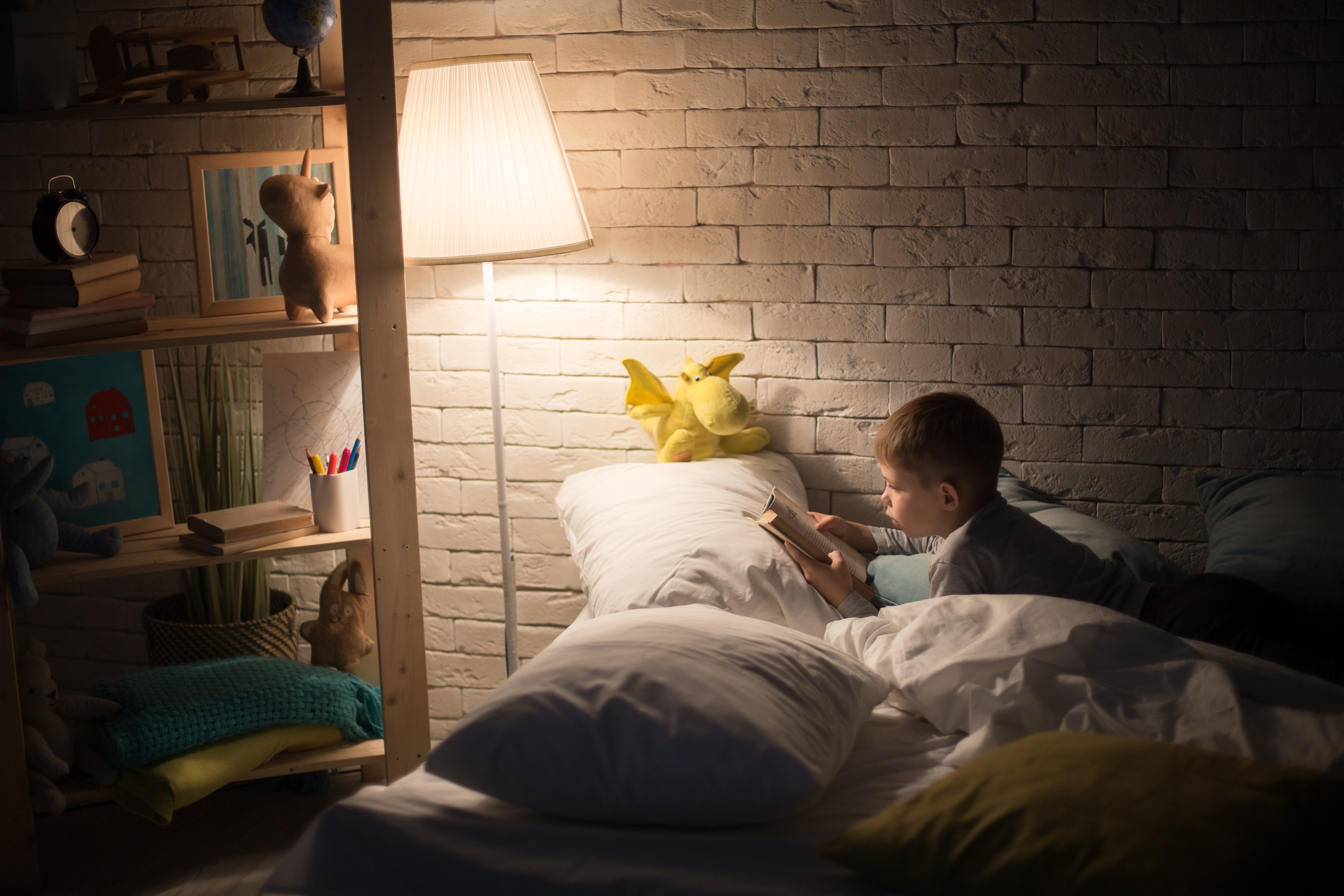 belajar tidur sendiri, tips tidur anak, anak mandiri, anak tidur sendiri, Bunda, si Kecil